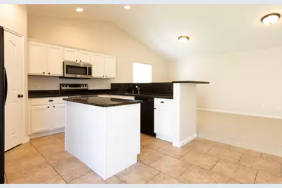 763 N Canterburry Ct E, Saratoga Springs, UT 84045 - Photo 3