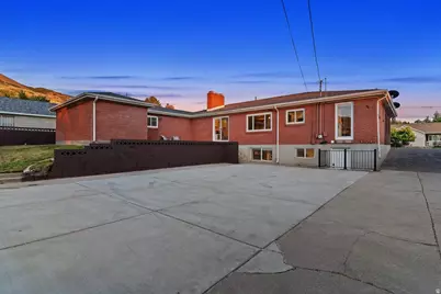 555 E Pages Ln, Centerville, UT 84014 - Photo 3