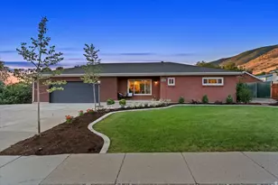 555 E Pages Ln, Centerville, UT 84014 - Photo 1