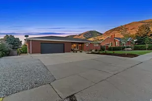 555 E Pages Ln, Centerville, UT 84014 - Photo 1