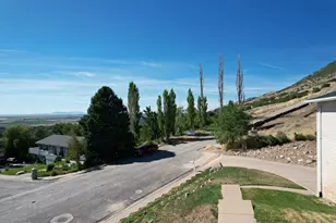 1398 N Oakridge Dr, Centerville, UT 84014 - Photo 3
