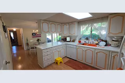 1398 N Oakridge Dr, Centerville, UT 84014 - Photo 9