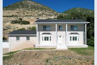 1398 N Oakridge Dr, Centerville, UT 84014 - Photo 1