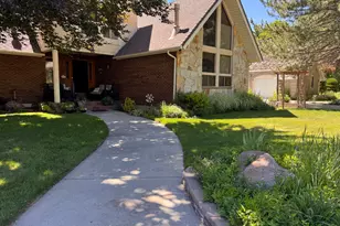 12144 S Mountain Shadow Rd E, Sandy, UT 84092 - Photo 7