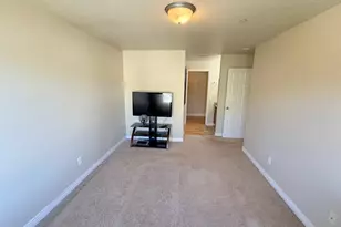 8229 S Resaca Dr, Midvale, UT 84070 - Photo 9