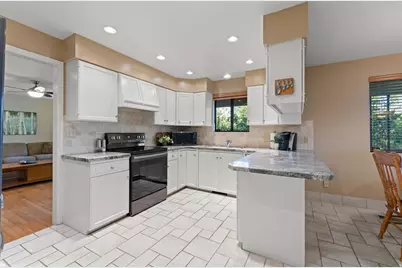 1584 S Sunset Oaks Dr, Salt Lake City, UT 84108 - Photo 11