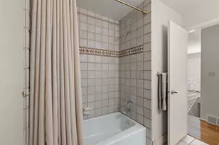 1584 S Sunset Oaks Dr, Salt Lake City, UT 84108 - Photo 23