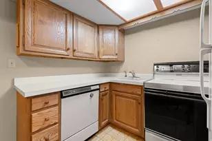 1584 S Sunset Oaks Dr, Salt Lake City, UT 84108 - Photo 41