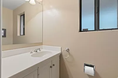 1584 S Sunset Oaks Dr, Salt Lake City, UT 84108 - Photo 33