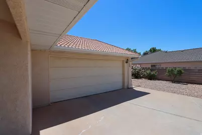 1740 Tamarisk Dr, Santa Clara, UT 84765 - Photo 13