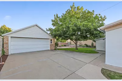 2180 E 2700 S, Salt Lake City, UT 84109 - Photo 29