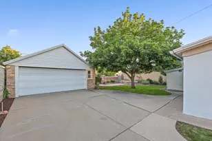 2180 E 2700 S, Salt Lake City, UT 84109 - Photo 29