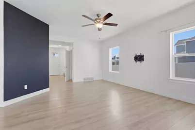 7077 N Spring Hill Ln, Eagle Mountain, UT 84005 - Photo 5