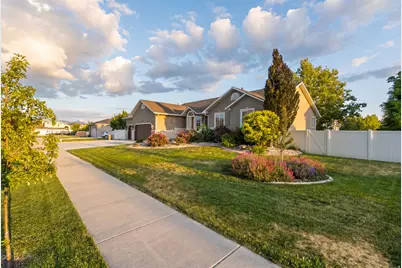 333 E Rosewood Park Ln, Draper, UT 84020 - Photo 3