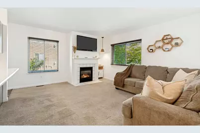 9147 S Jefferson Pl #BLD 15, Sandy, UT 84070 - Photo 3