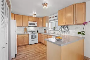 7002 S Derek Holw Cv, Midvale, UT 84047 - Photo 9