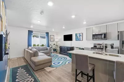 2806 N Fighting Falcon St, Layton, UT 84040 - Photo 9
