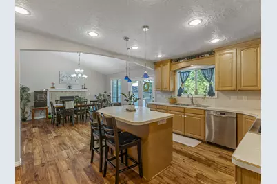 5558 S 400 W, Washington Terrace, UT 84405 - Photo 9