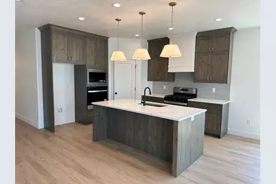 23 N 1275 W #102, Layton, UT 84041 - Photo 3