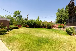 2387 E Beacon Dr, Salt Lake City, UT 84108 - Photo 9