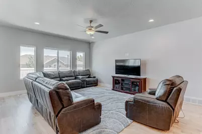 1274 W Hendrix St, Riverton, UT 84065 - Photo 7
