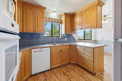555 W 300 N, Clearfield, UT 84015 - Photo 7