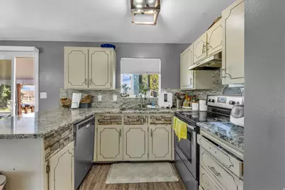 5364 W Woodledge Ave, West Valley, UT 84120 - Photo 7