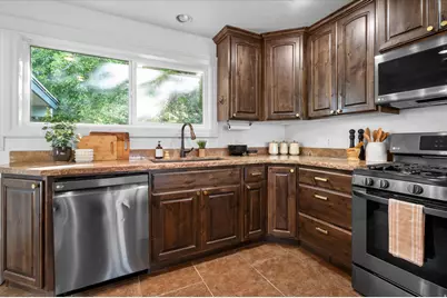 185 E South Weber Dr, South Weber, UT 84405 - Photo 17