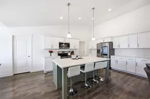 100 E Gilbert Peak Way, Eagle Mountain, UT 84005 - Photo 7