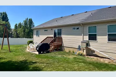 2581 W 1890 N, Clinton, UT 84015 - Photo 27
