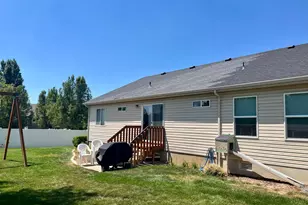 2581 W 1890 N, Clinton, UT 84015 - Photo 27