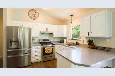 823 E Creekside Dr S, Layton, UT 84041 - Photo 13
