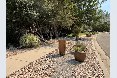 1927 E Bear Creek Dr S, Draper, UT 84020 - Photo 5