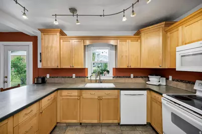 188 W 200 S, Smithfield, UT 84335 - Photo 9