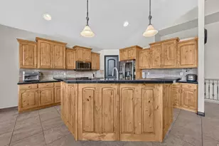11372 S Via Arboles Ct W, South Jordan, UT 84095 - Photo 11