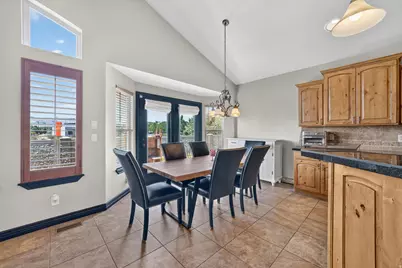 11372 S Via Arboles Ct W, South Jordan, UT 84095 - Photo 9