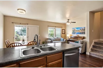 1464 N La Palma Pl, Saratoga Springs, UT 84045 - Photo 7