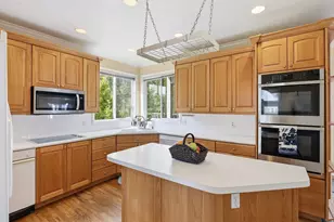 6261 S Vinecrest Dr, Salt Lake City, UT 84121 - Photo 9