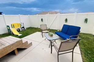 4477 E Hurstbourne Dr, Eagle Mountain, UT 84005 - Photo 27