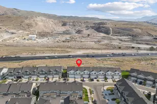 4477 E Hurstbourne Dr, Eagle Mountain, UT 84005 - Photo 37