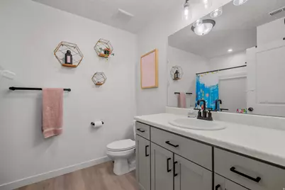 4477 E Hurstbourne Dr, Eagle Mountain, UT 84005 - Photo 25