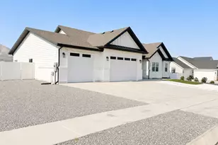2993 E Lake Vista Dr, Eagle Mountain, UT 84005 - Photo 3