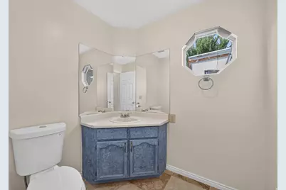 10043 S Granite Ln, Sandy, UT 84092 - Photo 27