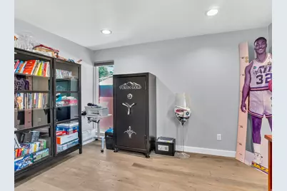 2505 E Robidoux Rd, Sandy, UT 84093 - Photo 23