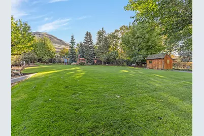 252 N 400 E, Centerville, UT 84014 - Photo 87