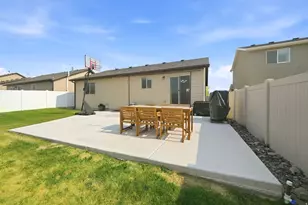 2361 E Ox Yoke Dr, Eagle Mountain, UT 84005 - Photo 35
