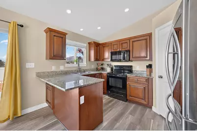2361 E Ox Yoke Dr, Eagle Mountain, UT 84005 - Photo 9