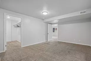 1359 W 2175 S, Syracuse, UT 84075 - Photo 33