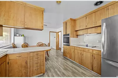 366 S 500 E, River Heights, UT 84321 - Photo 5