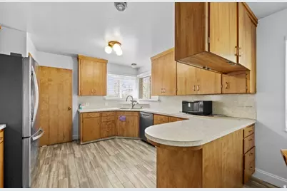 366 S 500 E, River Heights, UT 84321 - Photo 3